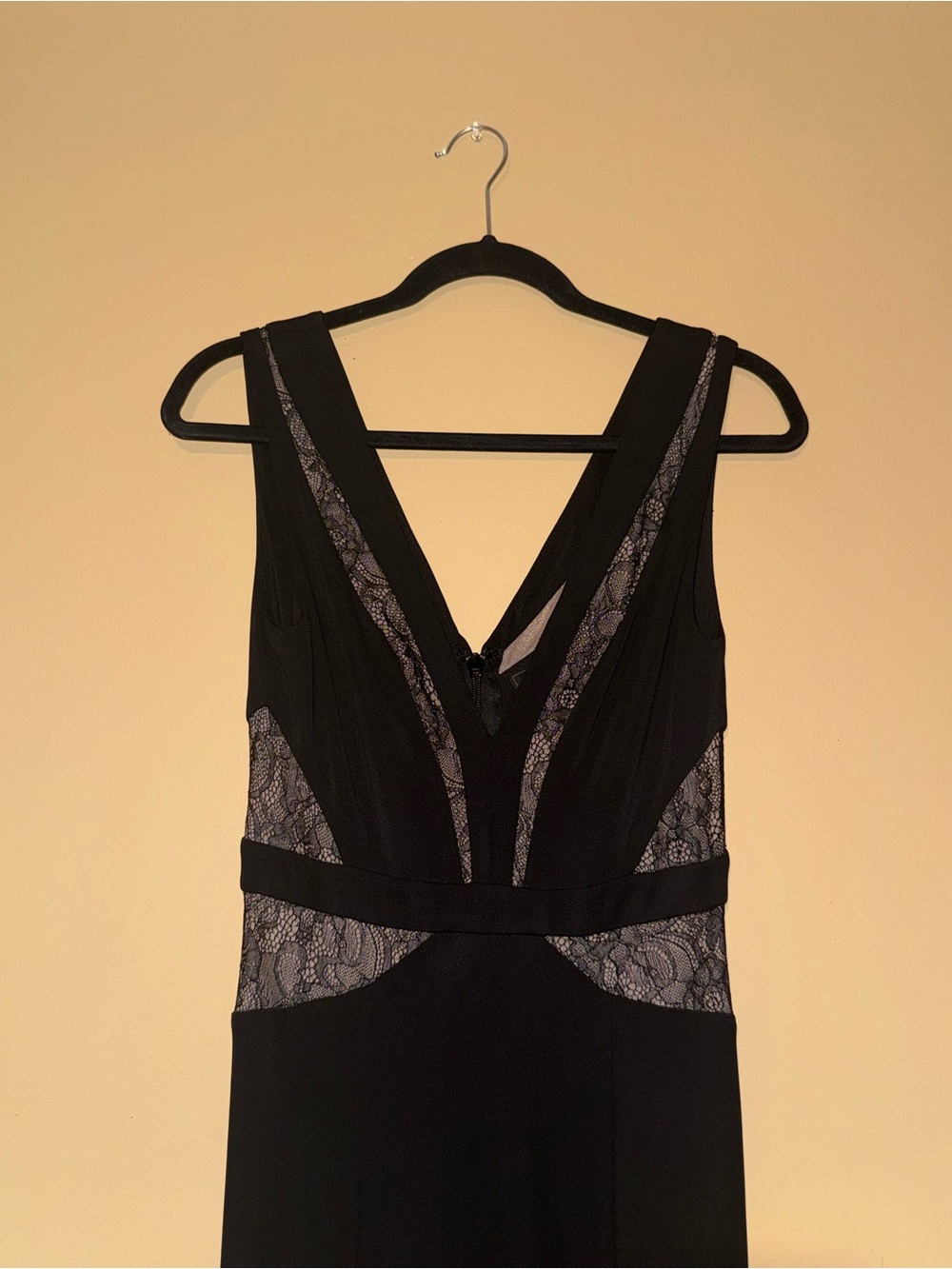 BCBG MAX AZRIA Elegant Black Lace-Accent V-Neck Evening Gown NWT - Picture 5 of 5